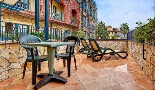 Deluxe Quadruple Room with Balcony