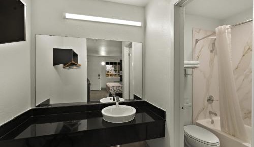 King Room - Non-Smoking