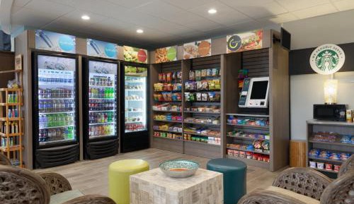 Standard Queen Room with Partial Ocean View