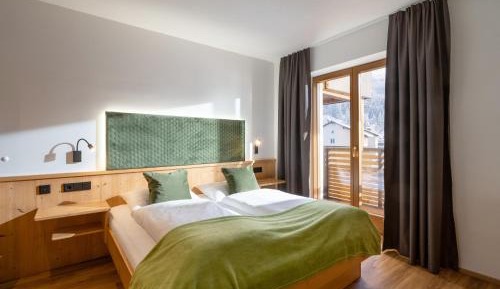Apartment with Mountain View