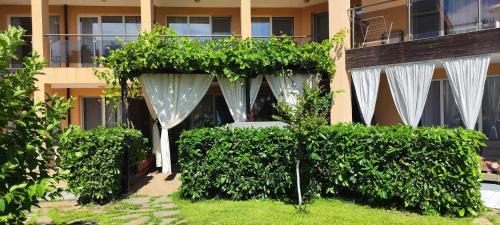 Deluxe Two-Bedroom Apartment with Patio -  B4