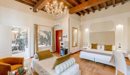 Deluxe Suite with Spa Bath