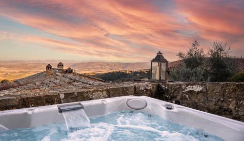 Villa La Fortezza with private jacuzzi