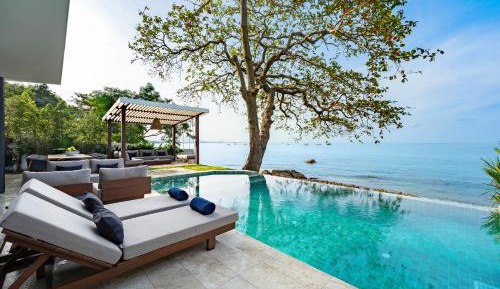 Five-Bedroom Villa - Beach Front