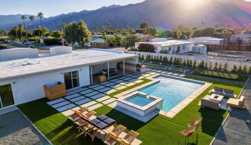 Four-Bedroom Holiday Home