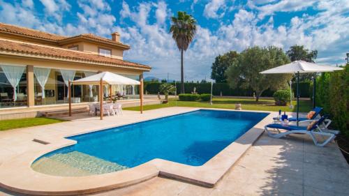 Villa with Garden View