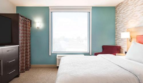 King Studio Suite with Accessible Tub - Mobility Access