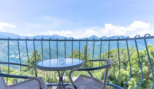 Twin Room with Mountain View