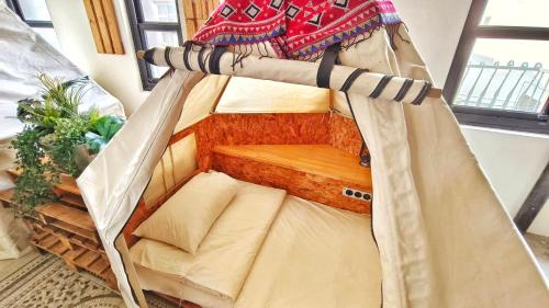 Single Bed in Mixed Dormitory Room