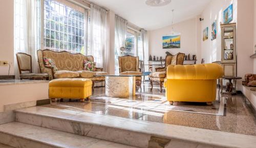 Villa with Garden View