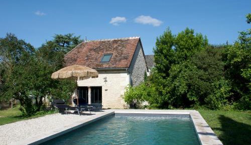 Deluxe Room (2 Adults + 1 Child)