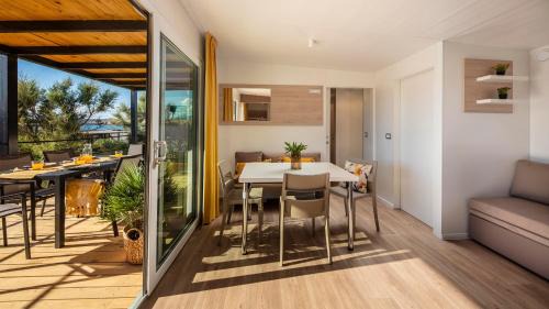 Sylva Holiday Home with Jacuzzi