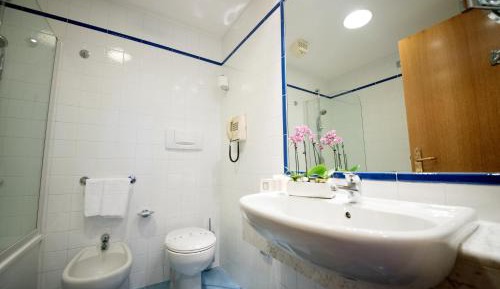 Double or Twin Room with Sea View