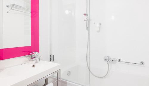 Double or Twin Room with Bathroom