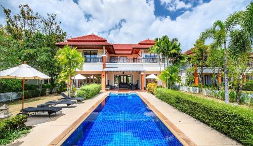 Villa with Garden View