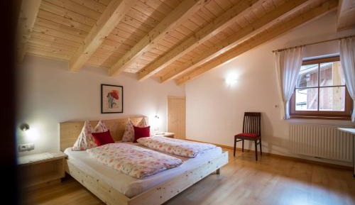 Apartment with Mountain View