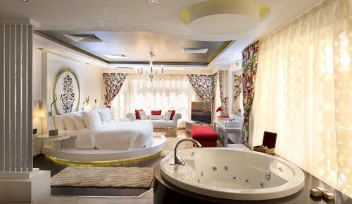 Royal Villa- Posh Club