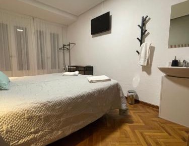 Standard Twin Room with Shared Bathroom