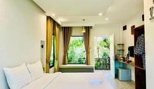 Suite with Mountain View