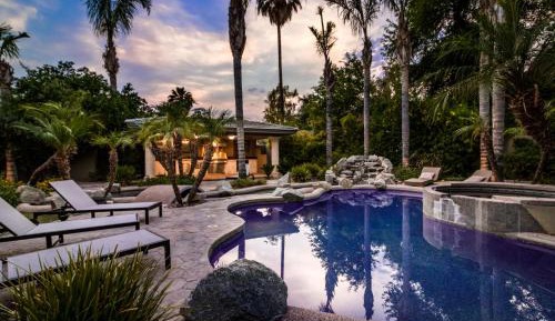 Seven-Bedroom Holiday Home