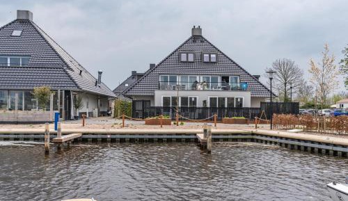 Apartment with Lake View