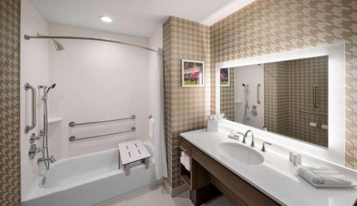 One-Bedroom King Suite - Mobility Accessible