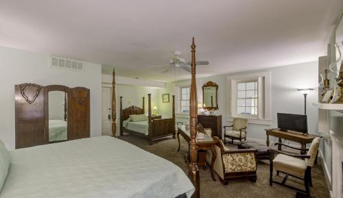 Deluxe Queen Room