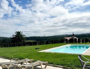 Apartment with Pool View 