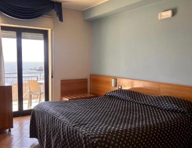 Double or Twin Room with Sea View