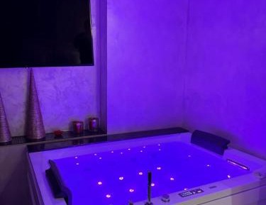 Deluxe Suite with Spa Bath