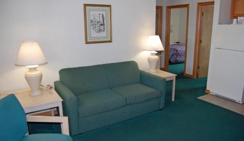 Queen Two-Bedroom Suite - Non-Smoking