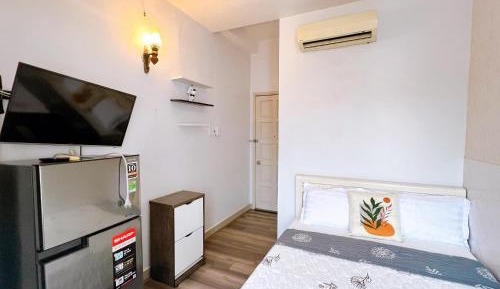 Studio with Balcony