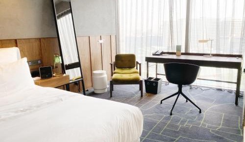 Deluxe King Room with City View