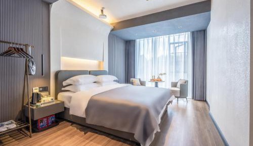 Projection King Room