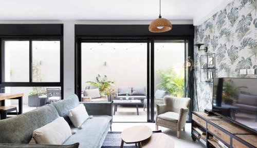 Deluxe Two-Bedroom Apartment with Garden View