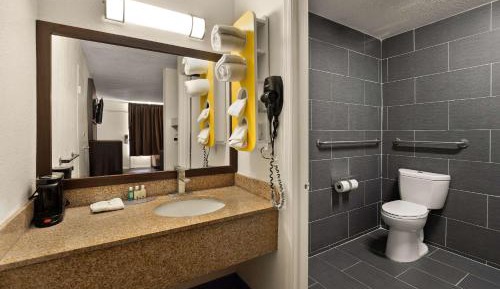 King Room with Tub - Disability Access/Non Smoking