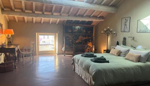 Deluxe King Room