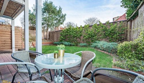 Family Two-Bedroom Apartment with Terrace