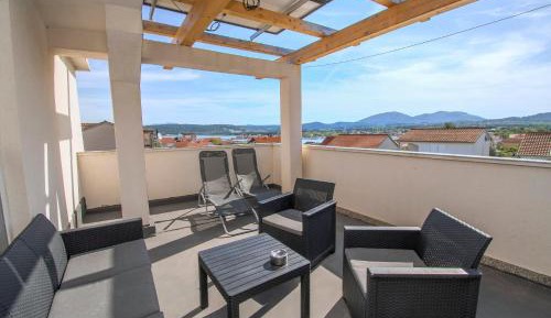 One-Bedroom Apartment with Sea View