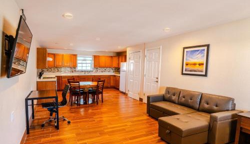 Efficiency Queen Suite with Two Queen Beds - Non-Smoking