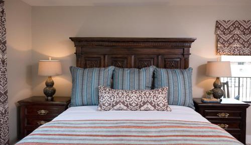 One-Bedroom King Suite with Sofa Bed