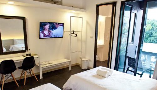 Triple Room with 1 Double Bed and 1 Single Bed