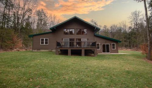 Four-Bedroom Holiday Home