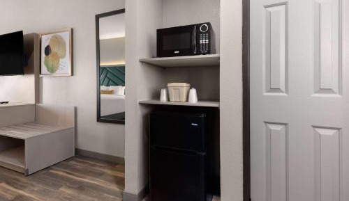 King Room - Hearing Accessible/Non-Smoking