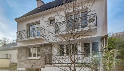 Three-Bedroom Holiday Home 