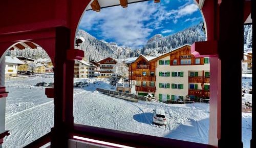 Two-Bedroom Apartment with Mountain View