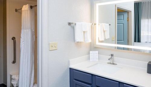 One-Bedroom Suite - Non-Smoking
