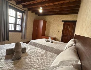 Quadruple Room with Shared Bathroom