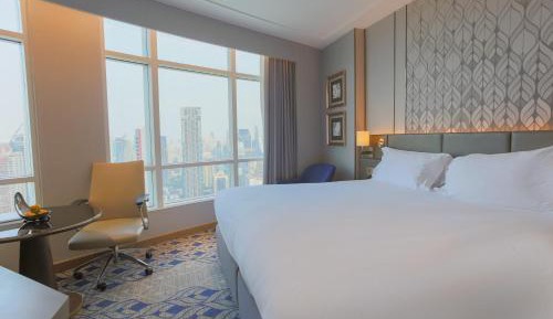 Deluxe Hollywood with City View