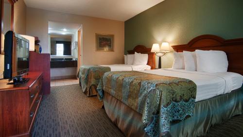 2 Double Beds, Mobility/Hearing Impaired Accessible Room, Bathtub w/Grab Bars, Non-Smoking